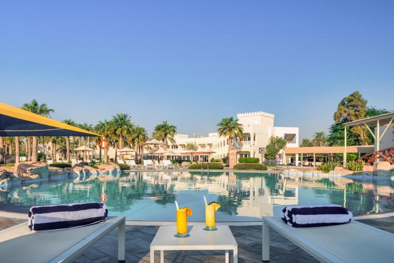 Sealine Beach, A Murwab Resort Mesaieed Exterior photo The pool at the resort