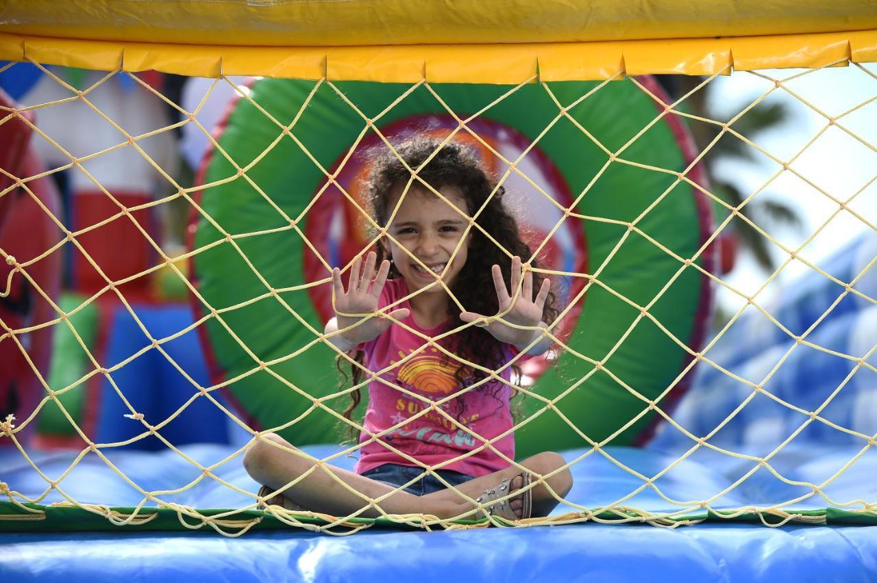 Sealine Beach, A Murwab Resort Mesaieed Exterior photo A child playing at the Children's Museum of Oak Ridge